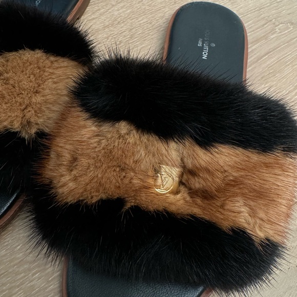 Louis Vuitton Brown/Black mink fur lock it flat sandal - Picture 2 of 4